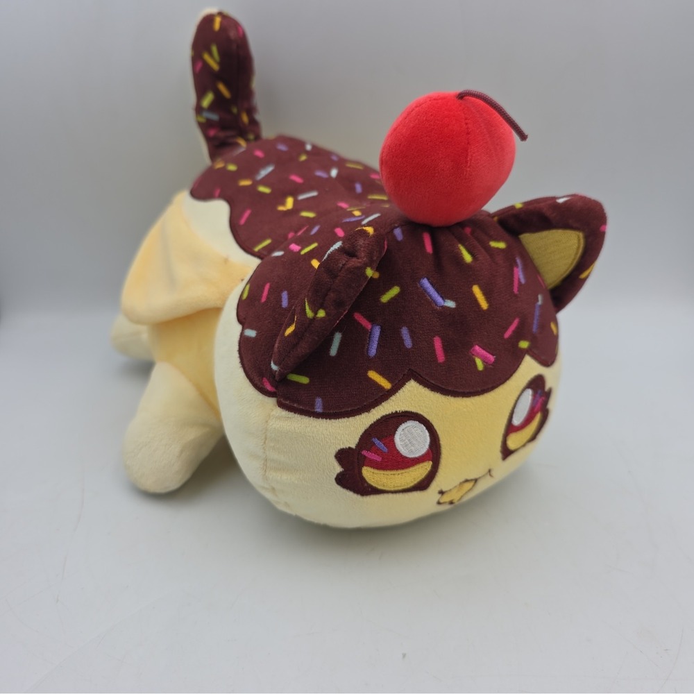 Aphmau Meemeows Carnival Treats 11 in Plush Cat - BANANA SPLIT